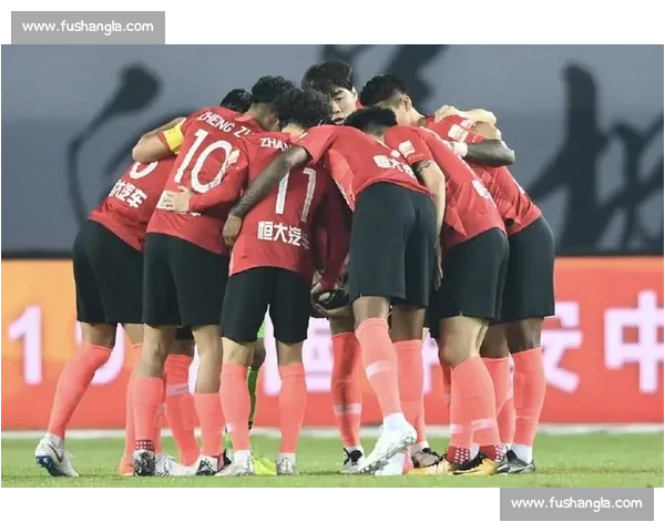 恒大迎战重庆焦点对决考验阵容深度与赛季整体走势变化与球迷期待
